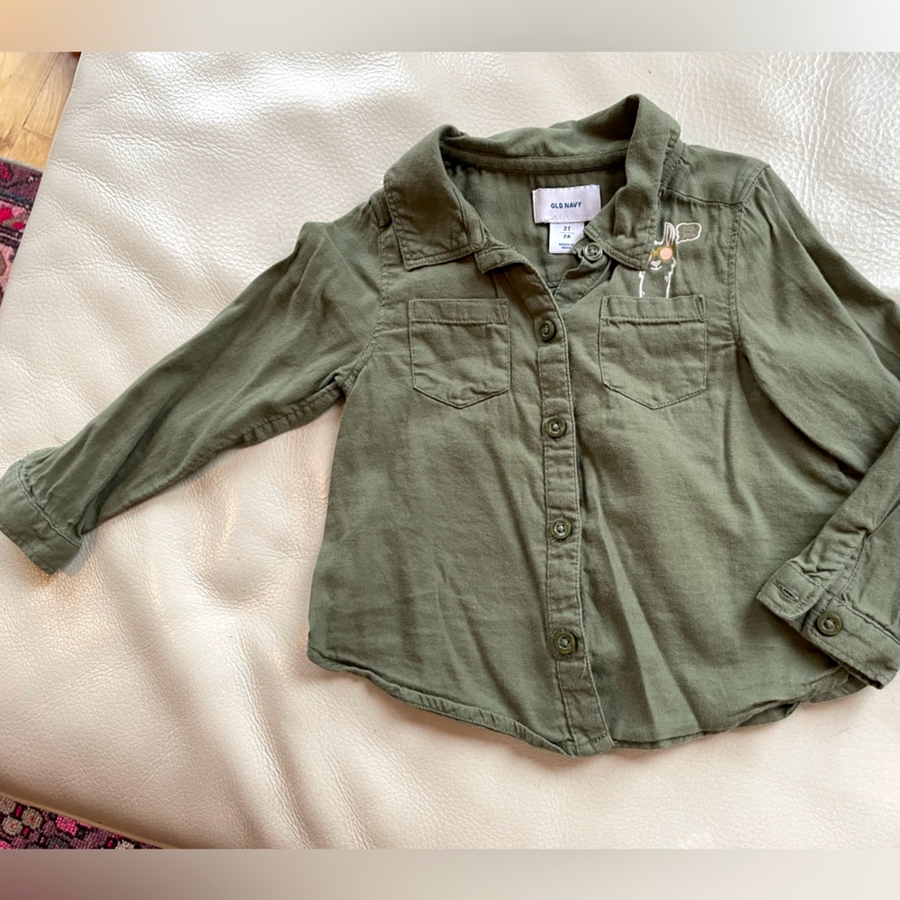 $4 💥Llama Khaki Flowy Collared Button-Up Shirt Blouse, Old Navy